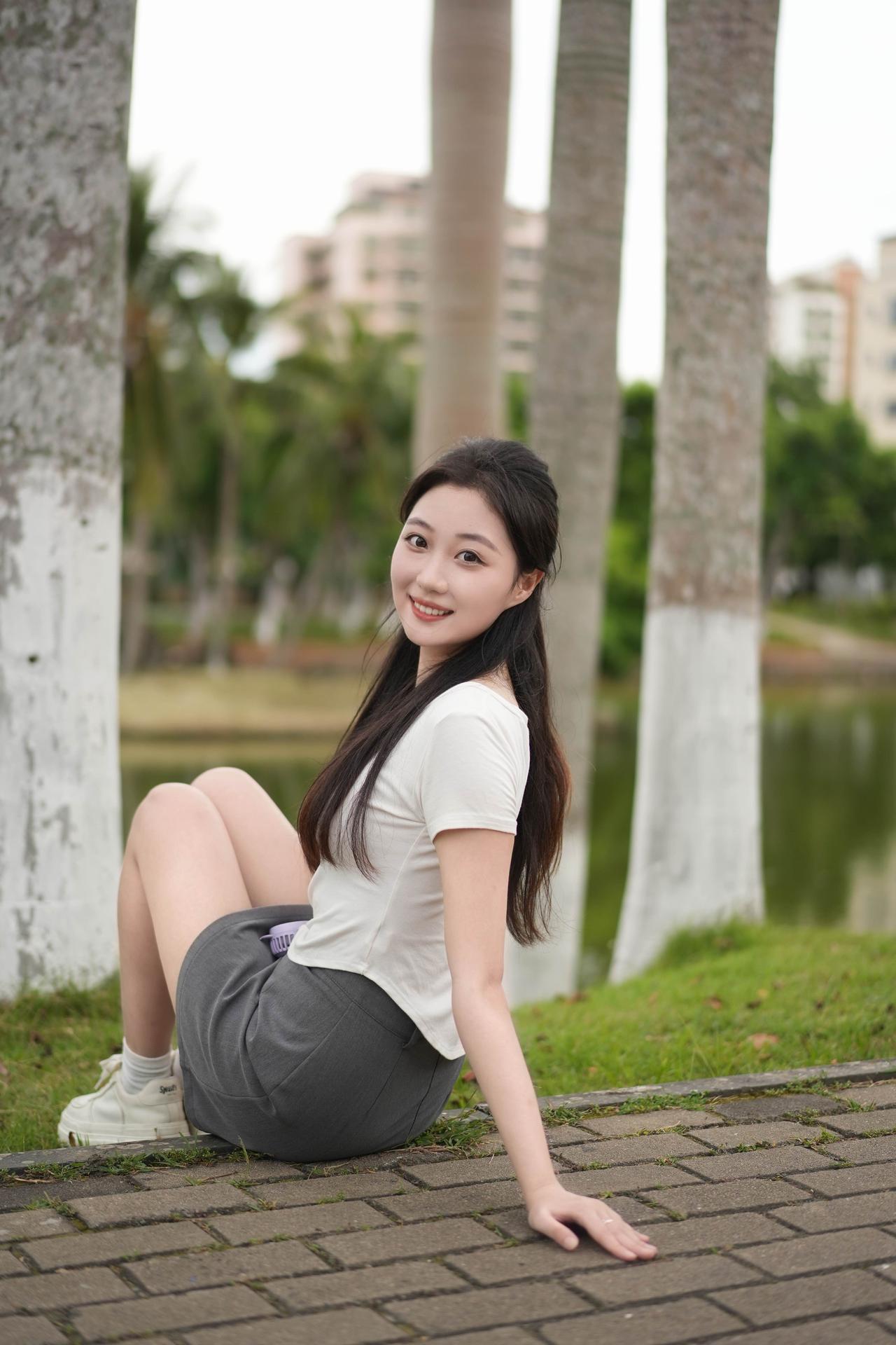 海南医科大学真的太好看了，特别是标志性建筑都很出片。

体育馆、未名湖、卷轴广场