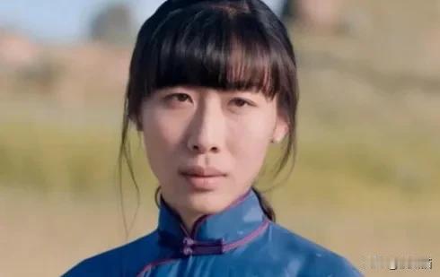 因为喜欢任素汐的《亲爱的你啊》这首歌，去看了她主演的电视剧《无尽的尽头》。

这