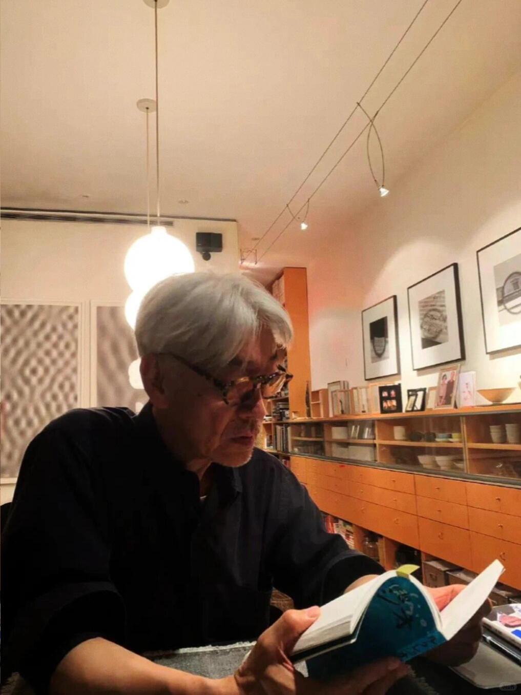 坂本龙一生前在纽约的住所，审美很好，简约有温度。 