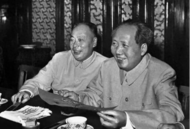 毛主席为何喜欢与陈毅深入探讨战略问题？因为陈毅的思想与毛主席有着高度的契合！
1