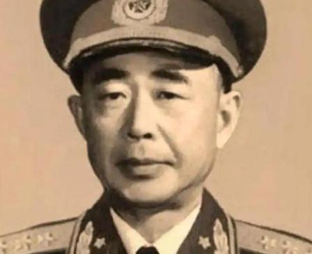 他带7万大军起义，不谈个人待遇只提了一个请求，毛主席果断应允。国民党将领陈明仁，