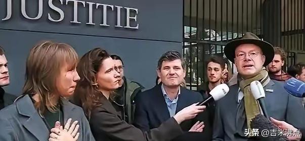 光刻机审批慢了，荷兰人自己也慌了，ASML还能扛多久？
最近荷兰那边又更新了光刻