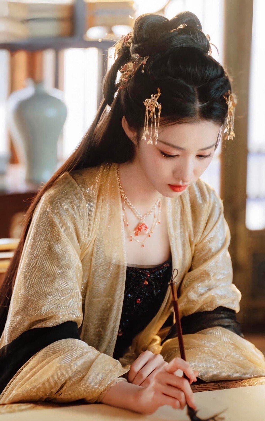 王楚然成何体统的美照，太爱了！ 