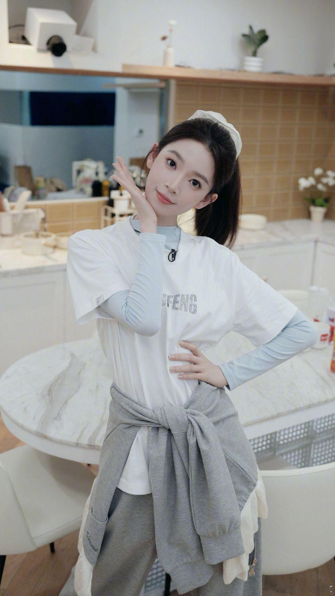 陈瑶陈瑶一周吃六七次火锅被邀请参观工厂全网认证火锅女王，属于瑶妹的火锅排面直接拉