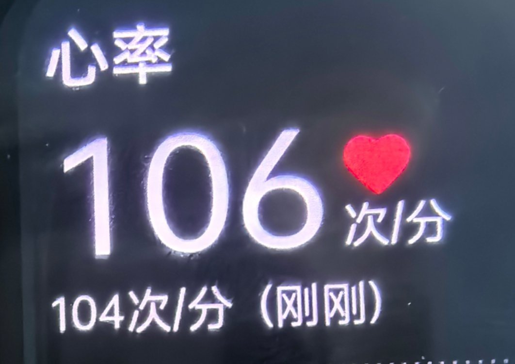 骗你们是小狗，我现在心跳还很快[泪奔]我现在没办法刷到相关照片[泪奔]脸烫的能煎