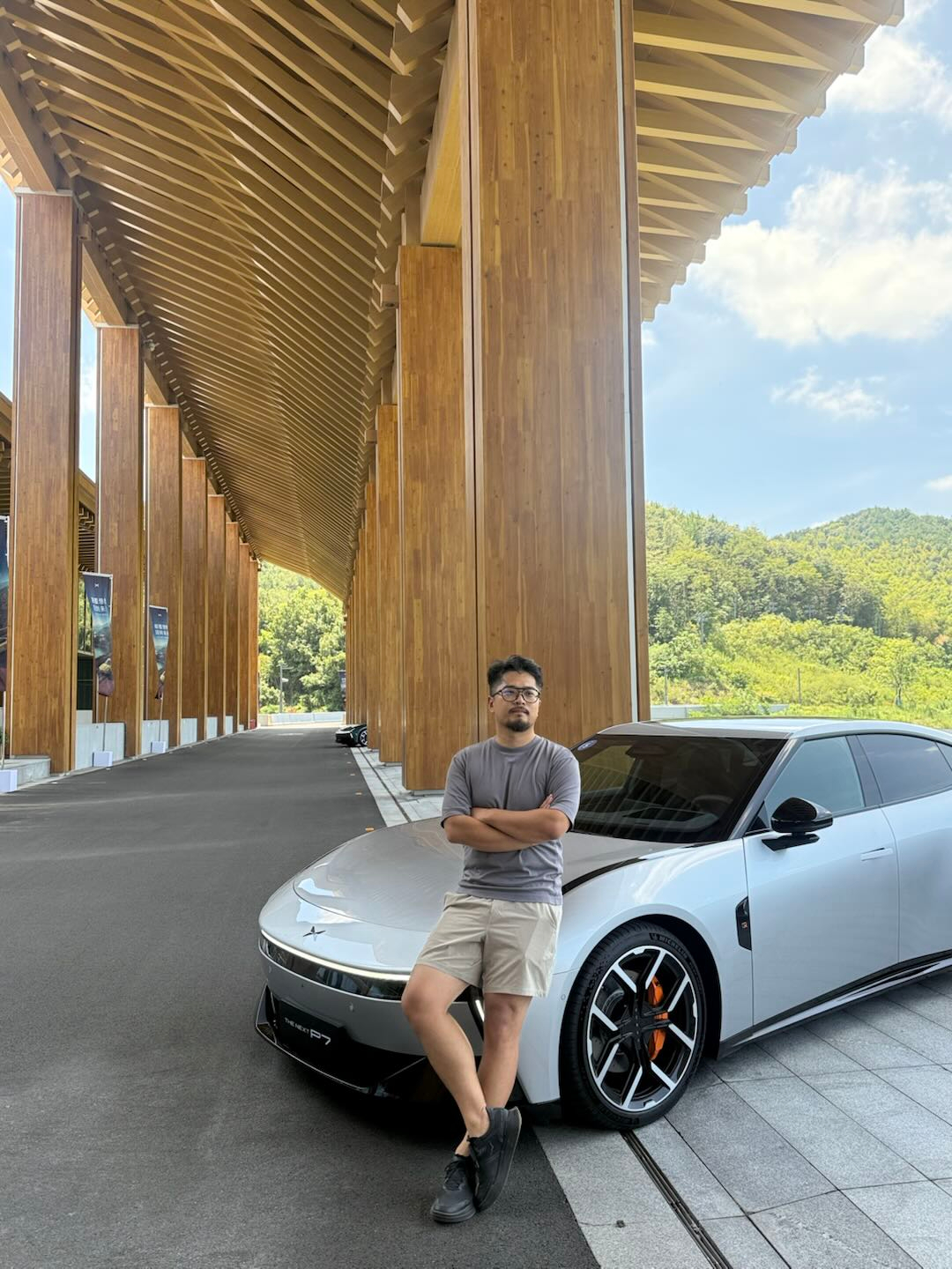 哎，我要是带了发蜡，在颜值上还是能和 P7 一较高下的，但是我没带，只能甘拜下风