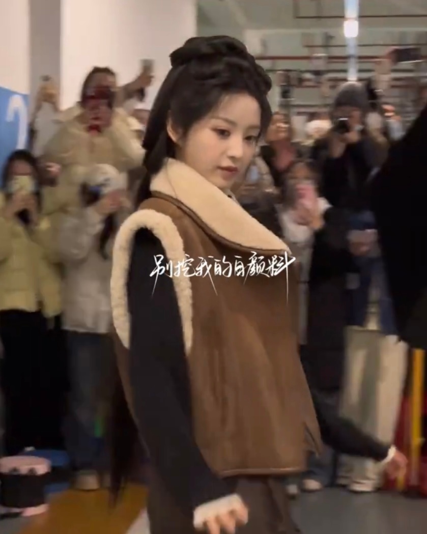 细微你看狗狗的眼神不要太宠了 