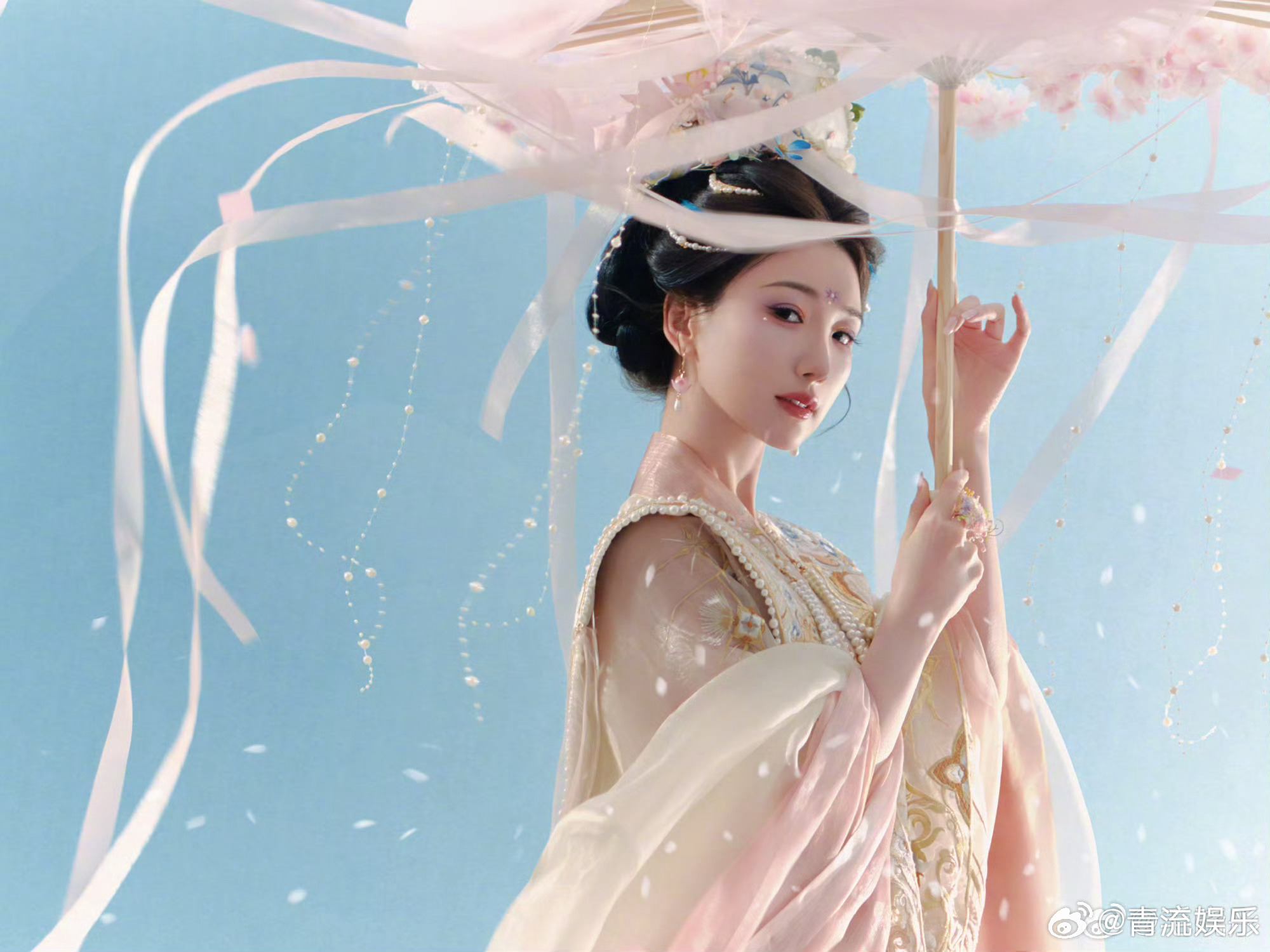 毛晓彤花神妆 毛晓彤空降花朝盛会，十二花神巡游造型美出圈！跟着花神一起赴这场春日