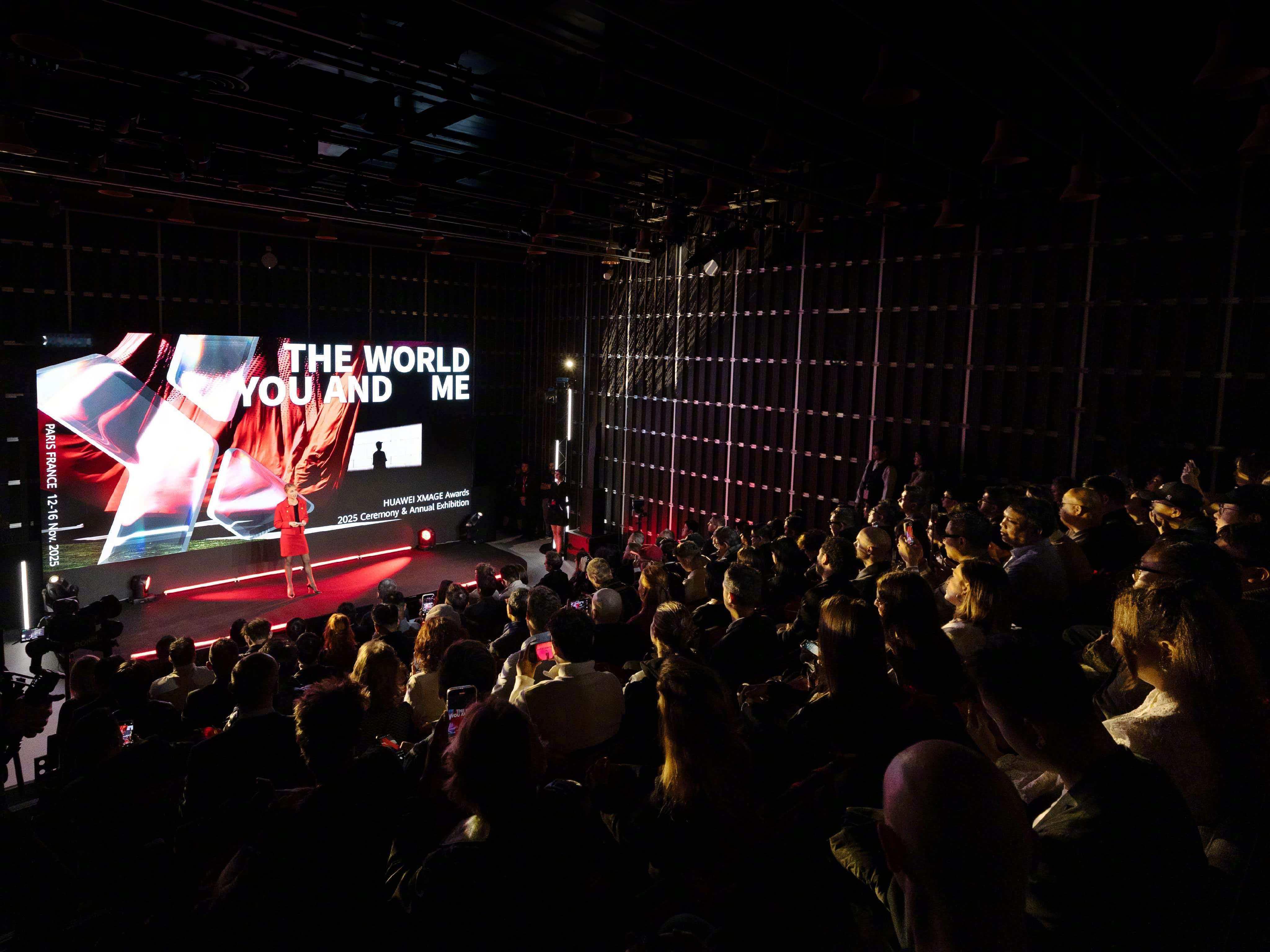 【】在巴黎，光影交织成诗。当XMAGE获奖作品亮相巴黎大皇宫，全球创作者的视觉语