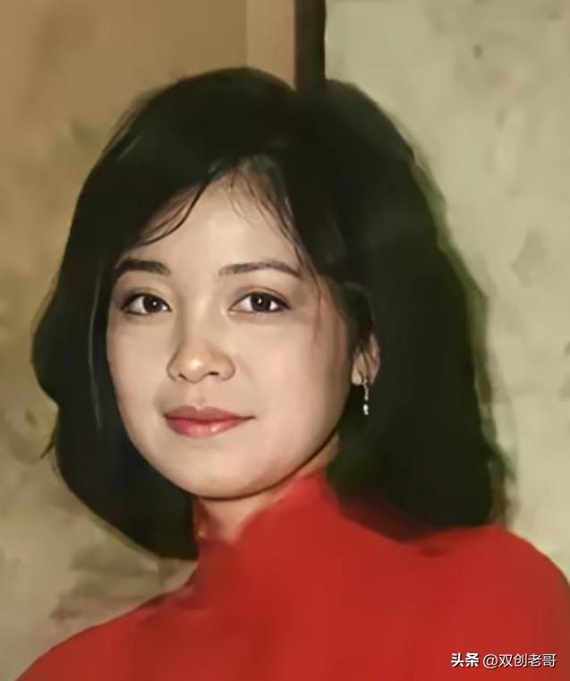 门缝里挤进邓丽君的歌
在改革开放之初的那几年，国门新启许多海外的东西通过不同渠道