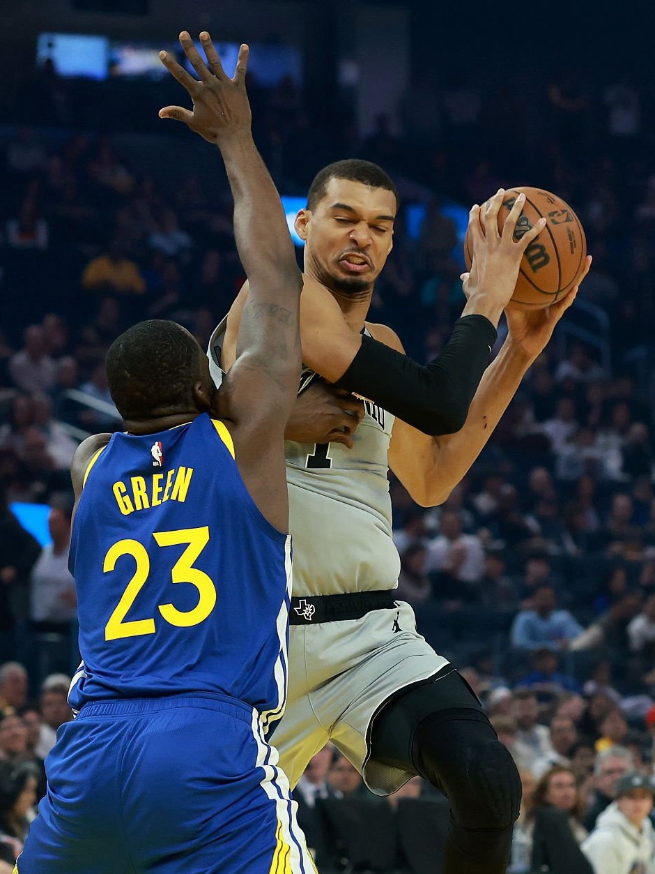 文班亚马对勇士29分钟轰下41分18板，72.7%命中率！连续两场比赛40+🔥