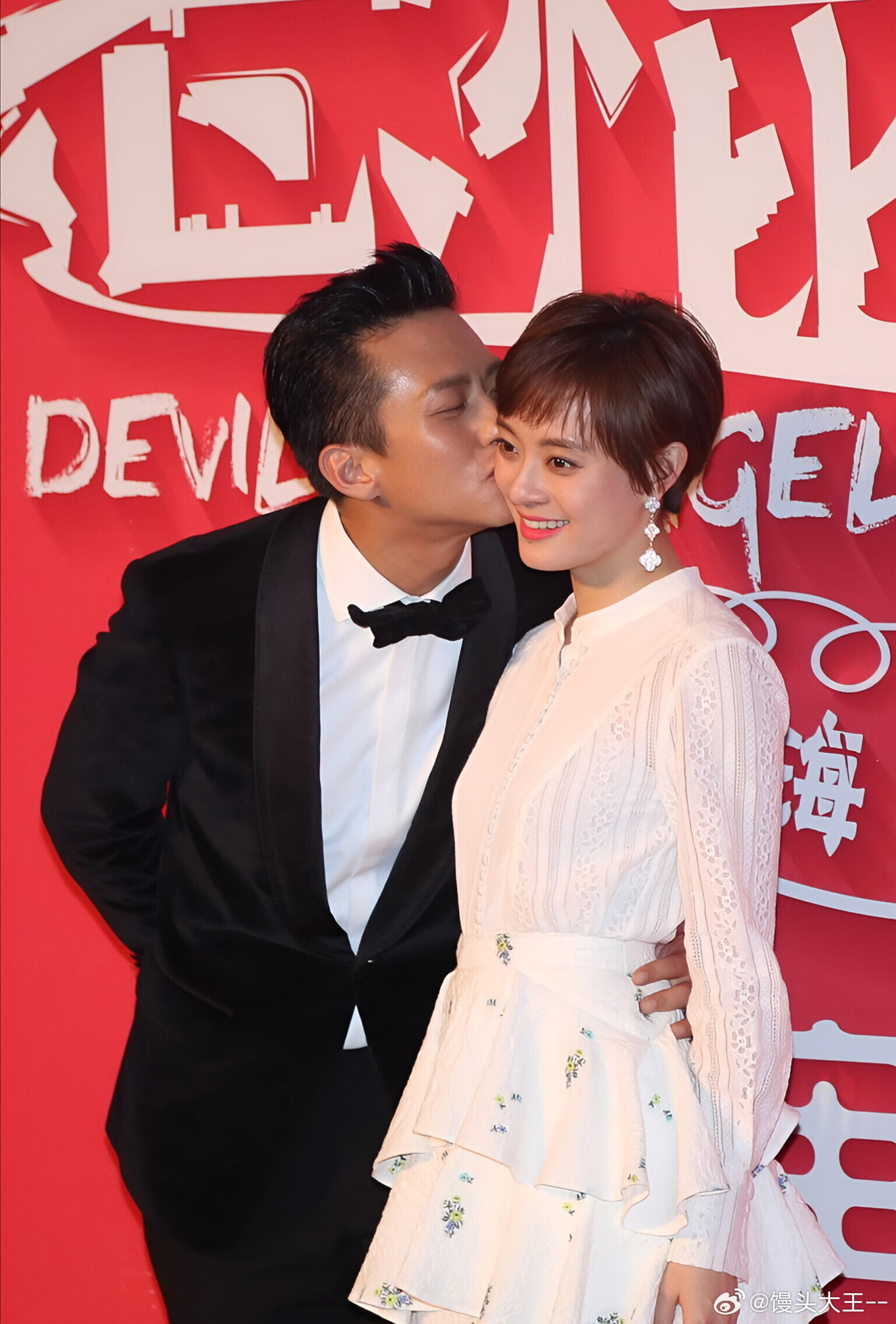 邓超偷偷和孙俪穿情侣装 相处这么久依旧氛围感满满，不用高调秀恩爱，单单是穿搭上的