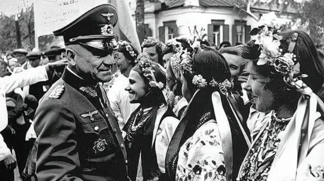 1942年德军占领乌克兰：营房里都是漂亮姑娘，有吃的就能一夜风流
德军占领乌克兰