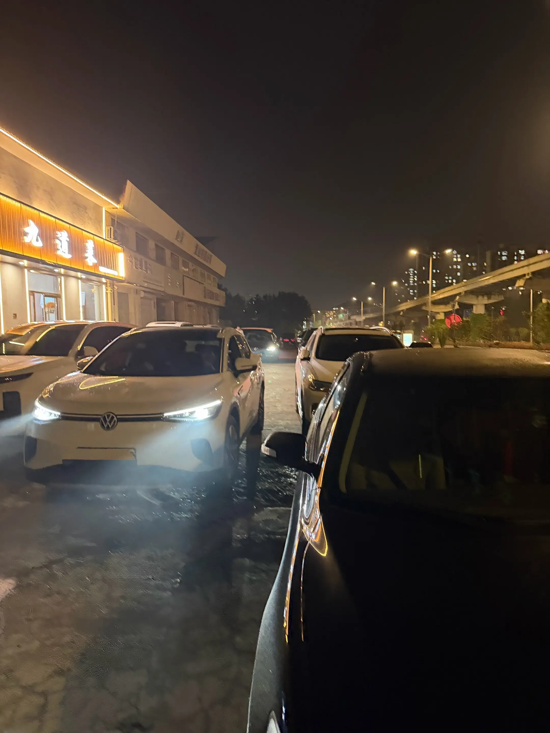 持续翻桌子中