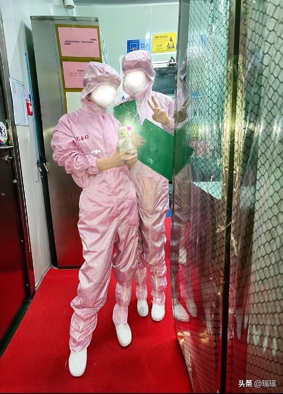 小时候我的梦想是当科学家，长大后终于当上了[黑脸]