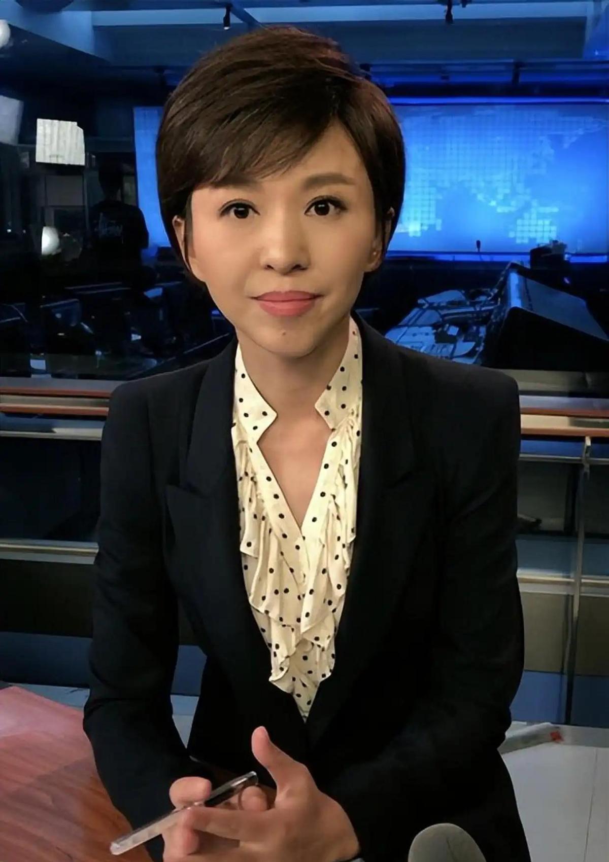 欧阳夏丹离开《新闻联播》演播室6年后，48岁的她坐在挪威奥斯陆的抗衰老医学峰会上