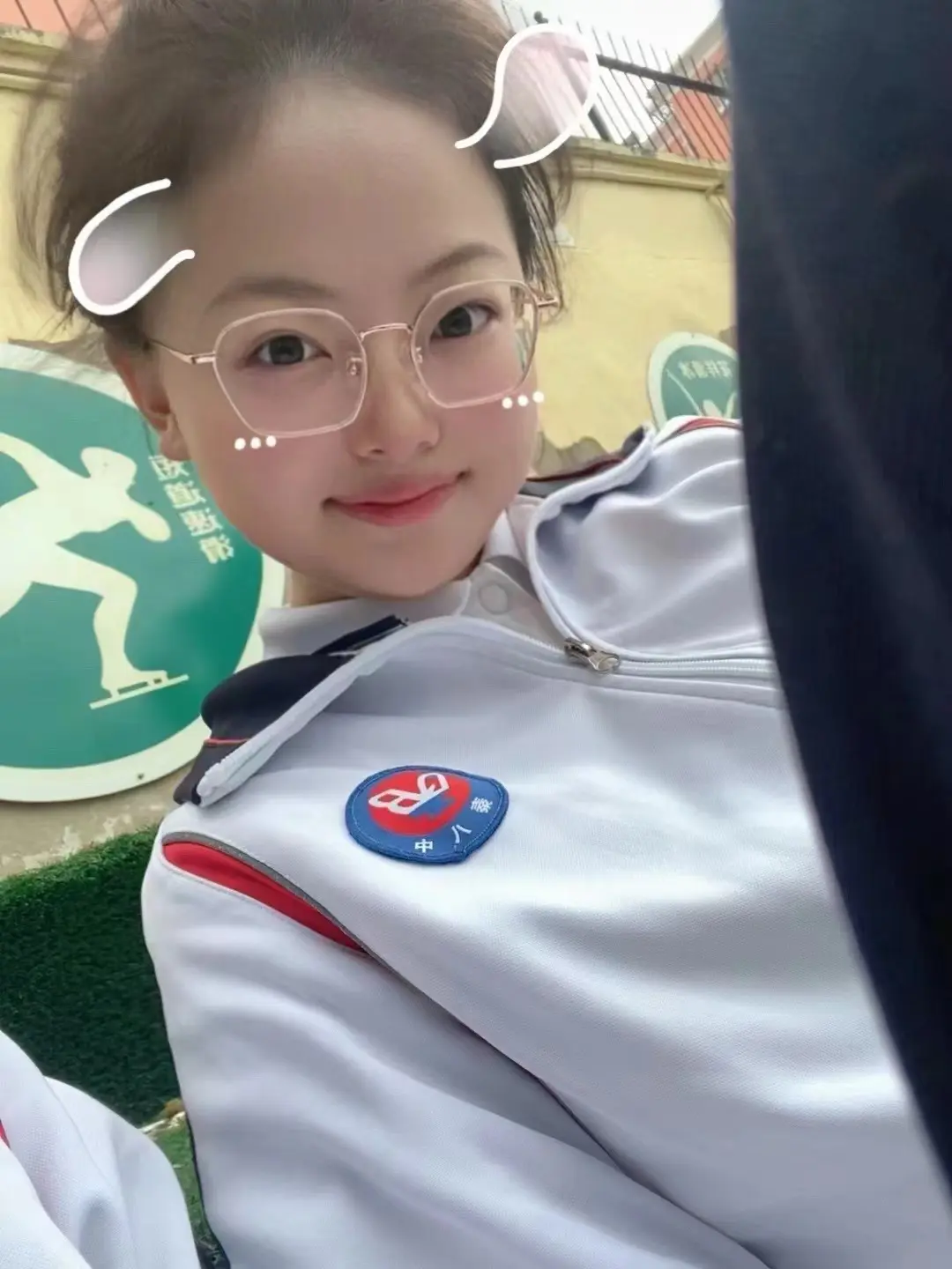 那年我素颜朝天你说我怎么样都好看 或是年纪轻或是情意深