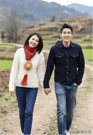 他俩不管出镜还是日常，周身都萦绕着温馨甜蜜的氛围，没有花哨的噱头，平平淡淡的相处