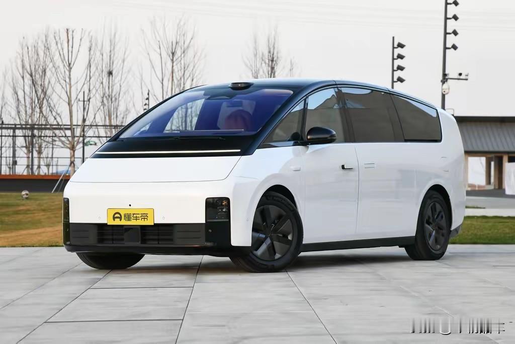 不管你们怎么喷理想MEGA，它依然是500万之内最好的mpv 。而且没有之一，只