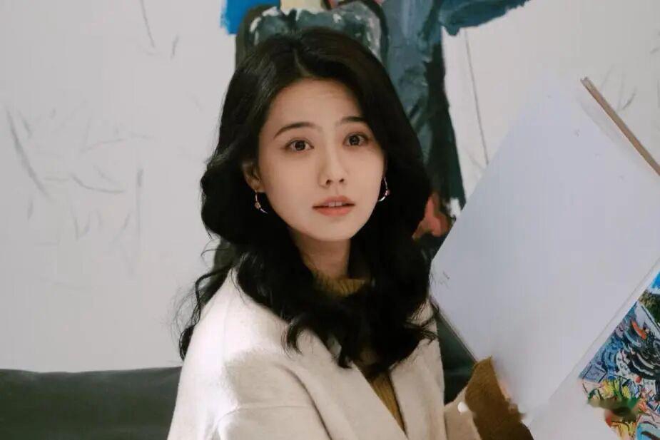 演了十年 "别人家的闺蜜"，姜珮瑶终于熬成自己的大女主 