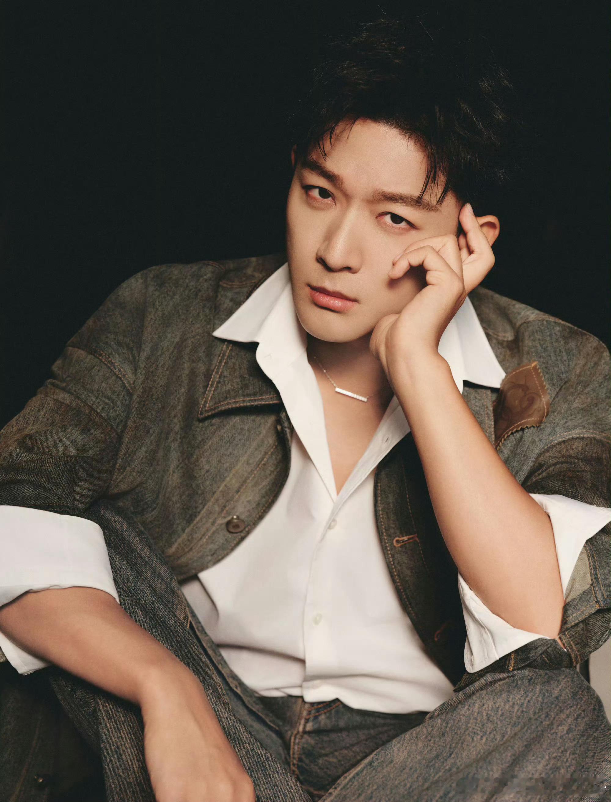 张晚意粉丝在🐧视频下面维⭕永拒沈月