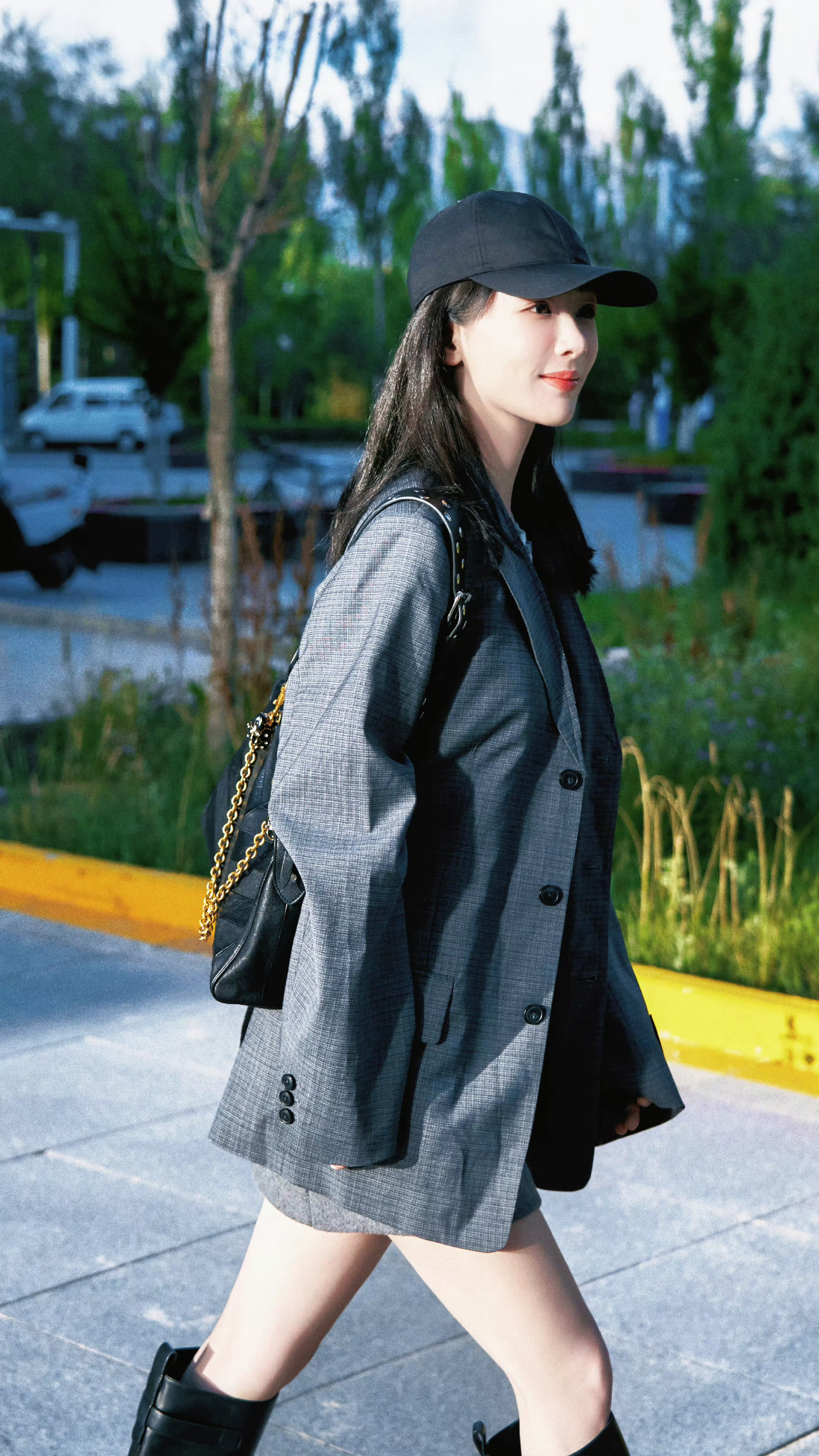 杨紫格雷系私服穿搭华伦公主杨紫又飒又美  白菊好久不见甚是想念[奶牛猫] ​​​