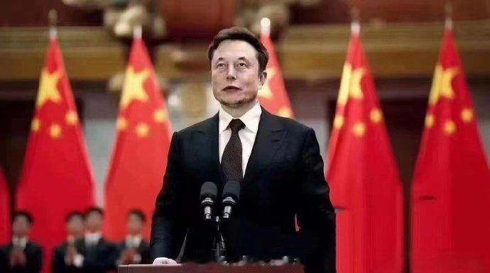 洋装虽然穿在身……人类之光是赤子心[吐舌]？这照片真特么绝了，谁拍的？请给他加鸡