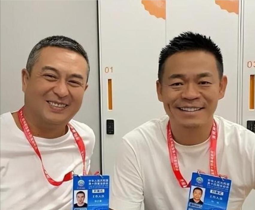 2009年，张嘉益新家豪宅。
酒过三巡，他看着老乡孙浩，一句话差点掀了桌子：
“