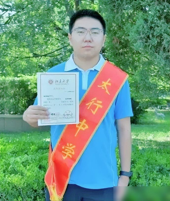 山西省理科状元：刘子健

我家孩子今年读高二，平时我就总琢磨那些成绩拔尖的孩子到