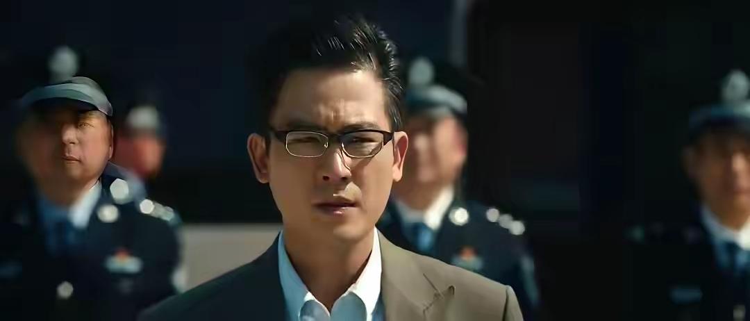 我猜测《交锋》应该还有第二部，因为在剧集后面隐藏了一些线索没有交待。
比如礼卿暴