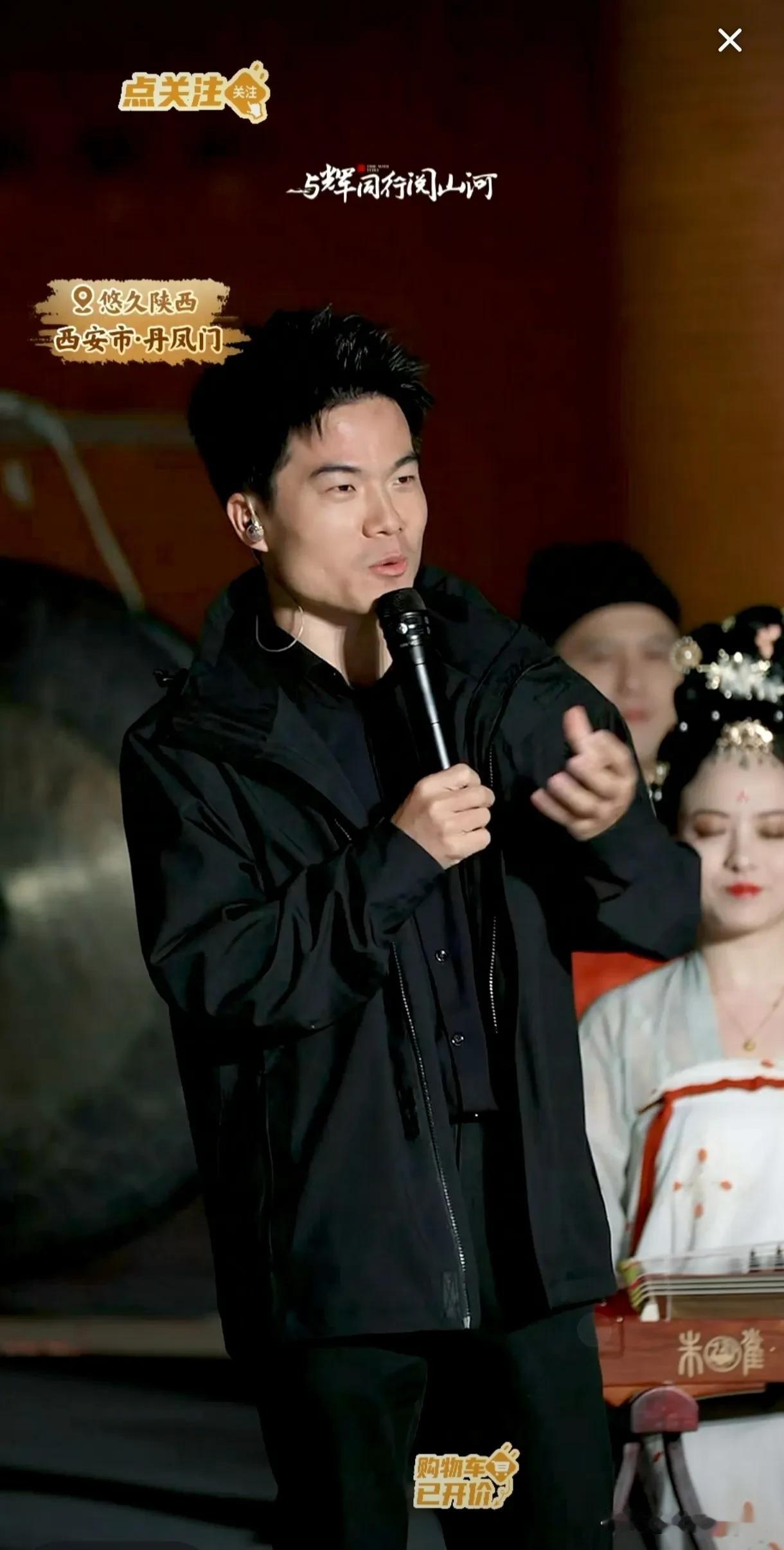 昨晚董老师工作后的领路人刘贞老师来到了现场。董老师刚入行那会儿没钱，收入特别低，