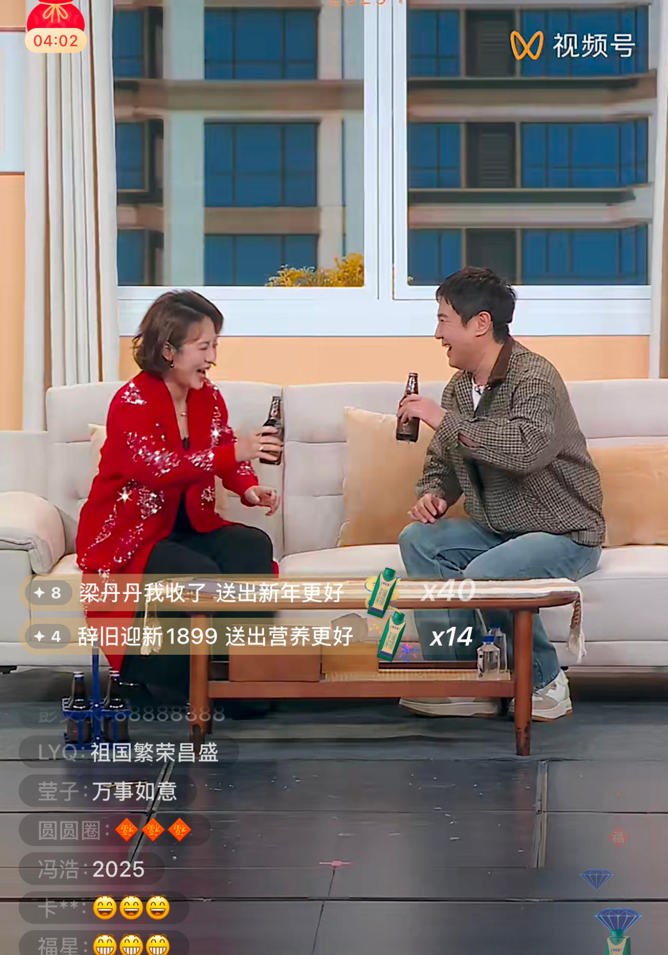 春晚  沈腾马丽真讨喜[允悲]，这两人一出来，我就开心，笑个不停，两人竟然现场喝