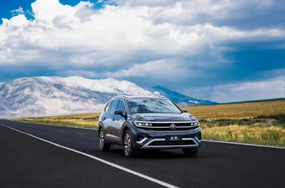 车展上听大众的哥们儿聊了几句，感觉挺实在。他们老大说“绝不拿用户当小白鼠”，这话