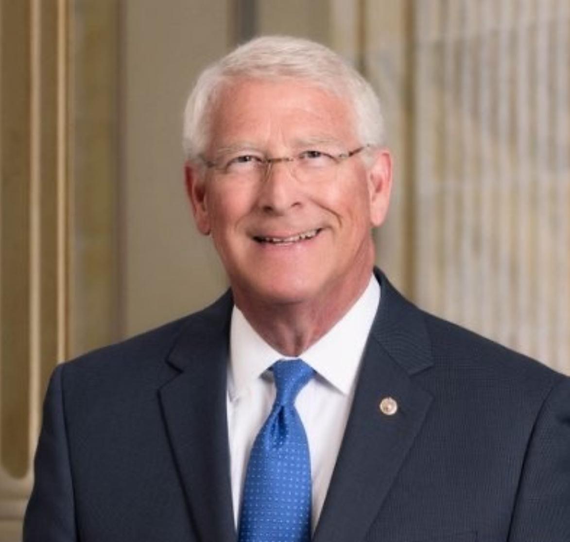 美国参议院军事委员会主席罗杰・威克（4 月 25 日）发文说：“与伊朗政权谈判的