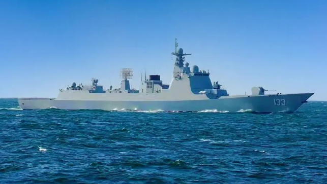 4月19日，中方对日舰的第一波犀利反击来了！当天，052DL改进型导弹驱逐舰“包