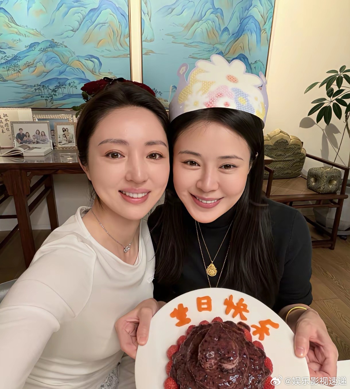 董璇登门为关悦庆祝生日，连续16年为关悦庆祝生日， 从未缺席过，发文称关悦是她最