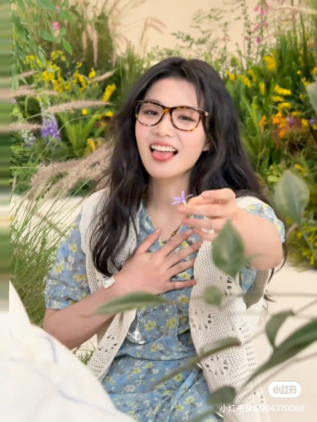 卢昱晓  🌷卢昱晓折月亮🌷卢昱晓云厘“你听风听到了吗它在替我诉说爱意“🎐
