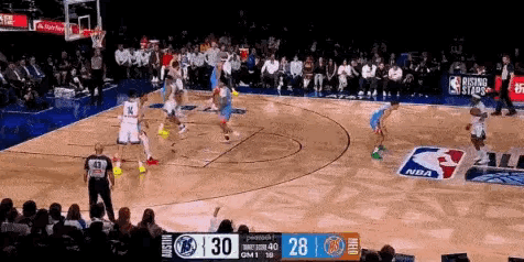 开拓者就三板斧，一是强突，二是突破分球投三分，三是不中后大根抢下前场板后自己打或