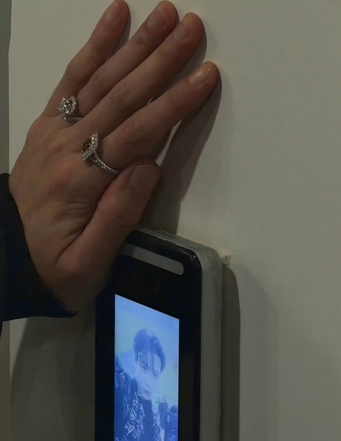 檀健次巅峰之夜舞台幕后碎片檀健次舞台幕后碎片巅峰之夜舞台幕后碎片好绝，精致五官自