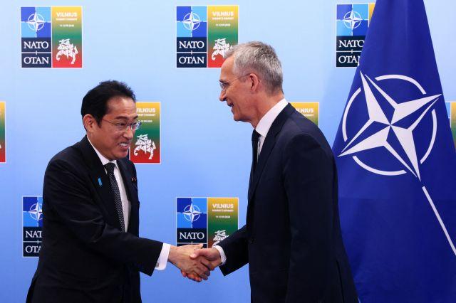 【韩日两国决定在应对朝鲜的武力挑衅上强化合作】

日本首相岸田文雄在与韩国总统尹