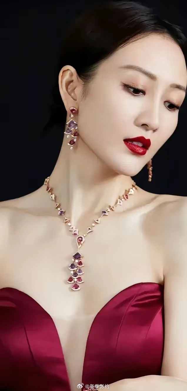 内娱我最搞不懂的人就是王鸥了！明明长相挺好，演技也好，可却偏偏看中了说相声的何九