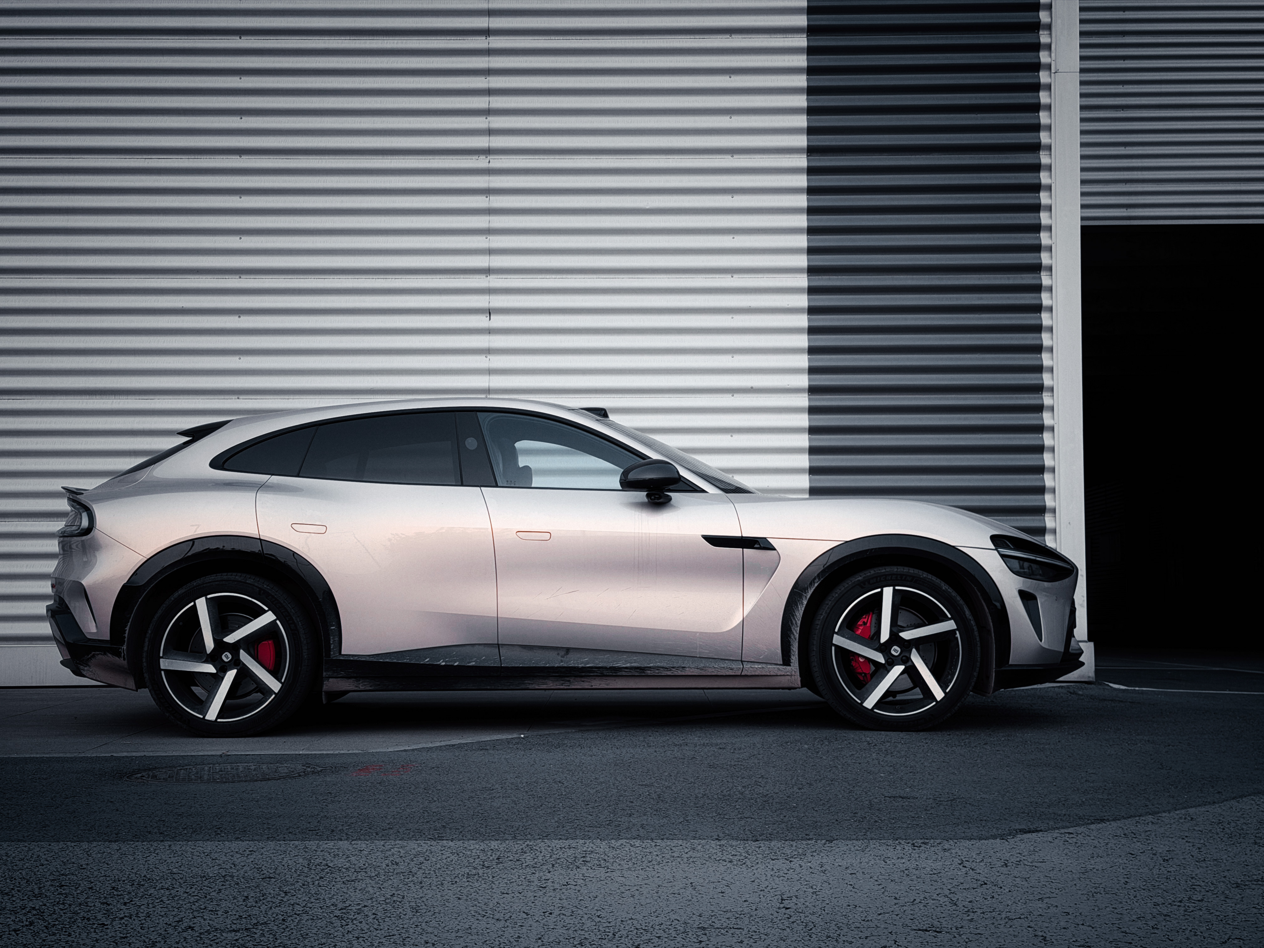 今天又给自己的车拍了一组图！ 帅不帅？