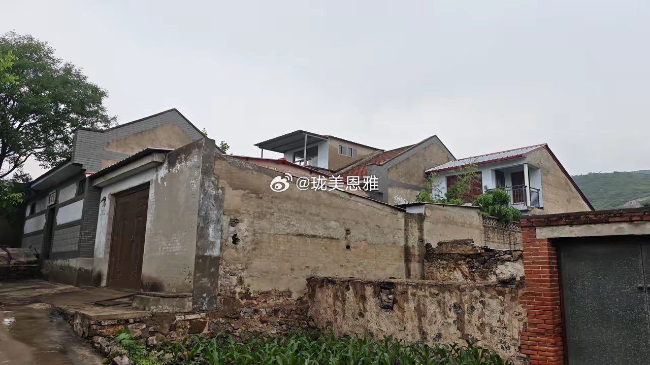 这是演员高圆圆丰润老家的房子门口牌匾落款的“高凤翔”和高圆圆是什么关系？ 