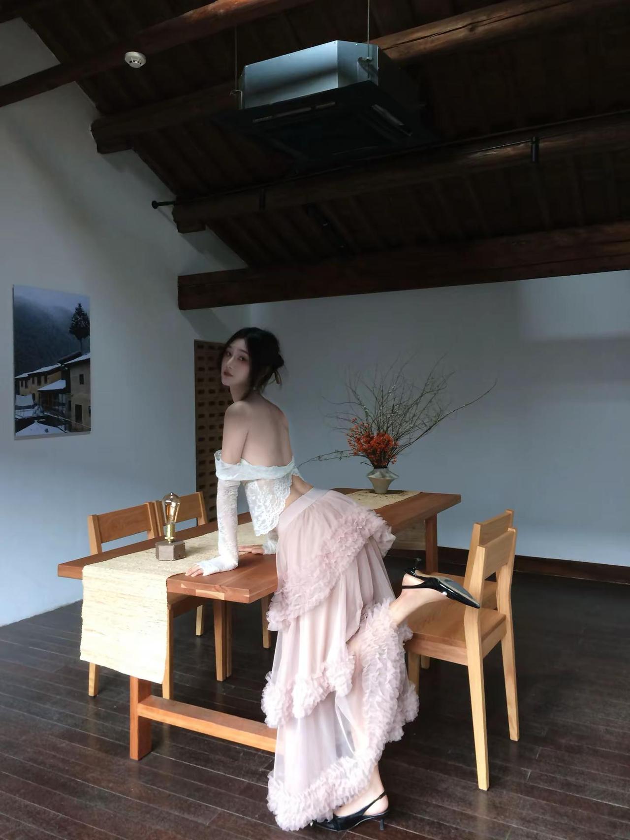 一种相思两处闲愁 花自飘零水自流