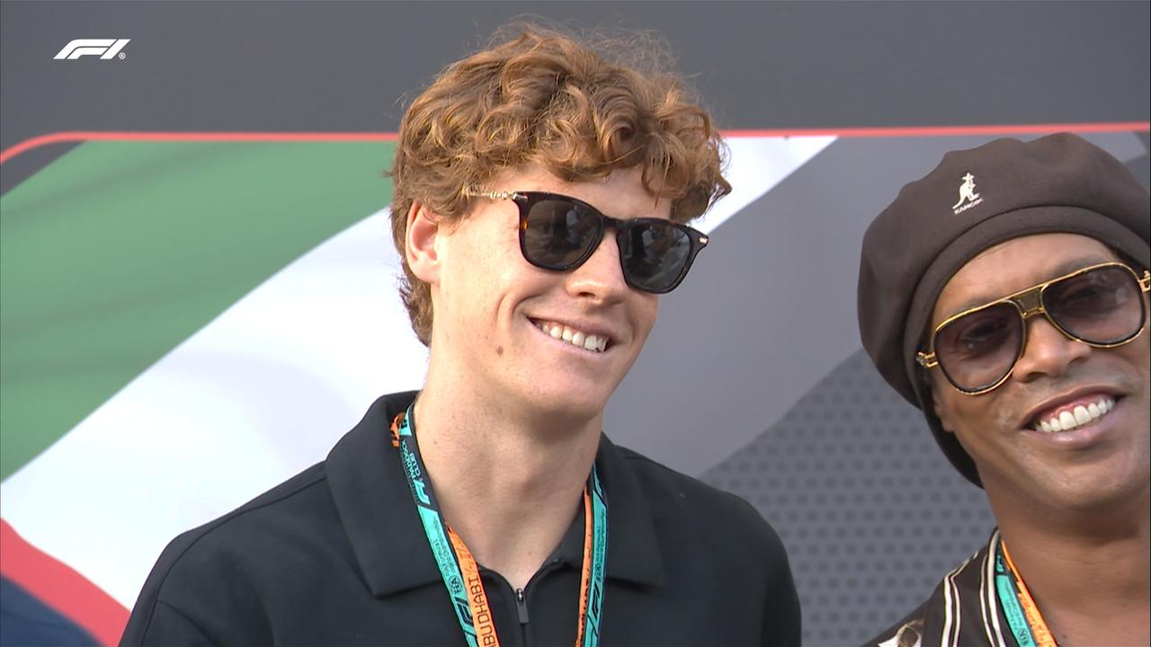 辛纳、小罗都来到了阿布扎比。2025F1收官战马上开始。
谁能夺冠？