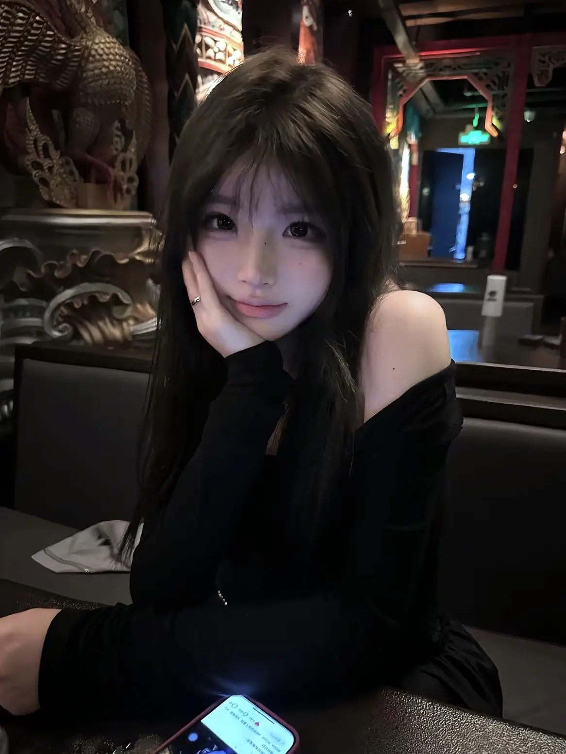 你太容易认真了 你不应该谈恋爱 你应该坐在路边贴钢化膜