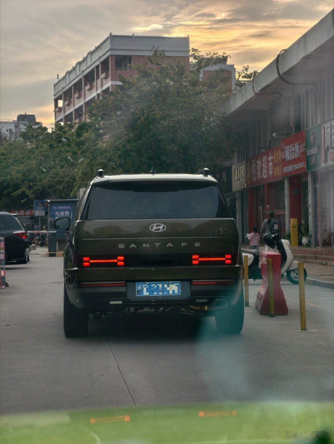 新款的现代胜达，这造型外在新能源还没卖爆的时代，绝对能成为爆款，现在只能说生不逢