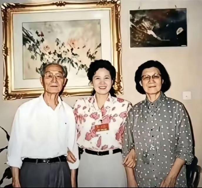 不是我吹，如果你认识这三位，我估计，你已经是古来稀之年，肯定是老爷爷、老奶奶了。