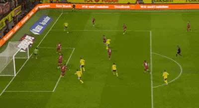 关键时刻还得靠球星！瑞典前面连续三脚射门都不进，哲凯赖什第四脚射门终于打进，帮助