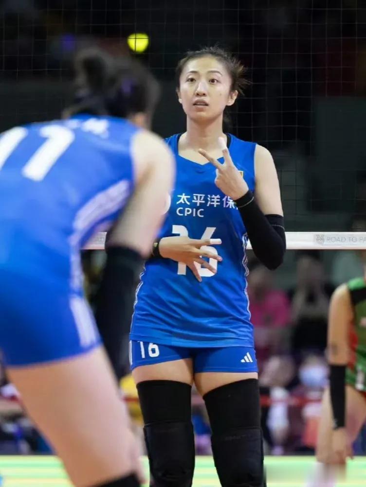 中国女排今晚迎战捷克，建议首发:
主攻:
李盈莹 吴梦洁
副攻:
袁心玥 王媛媛